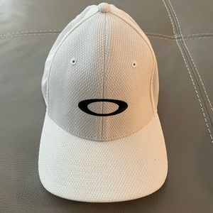 White Oakley Golf Hat